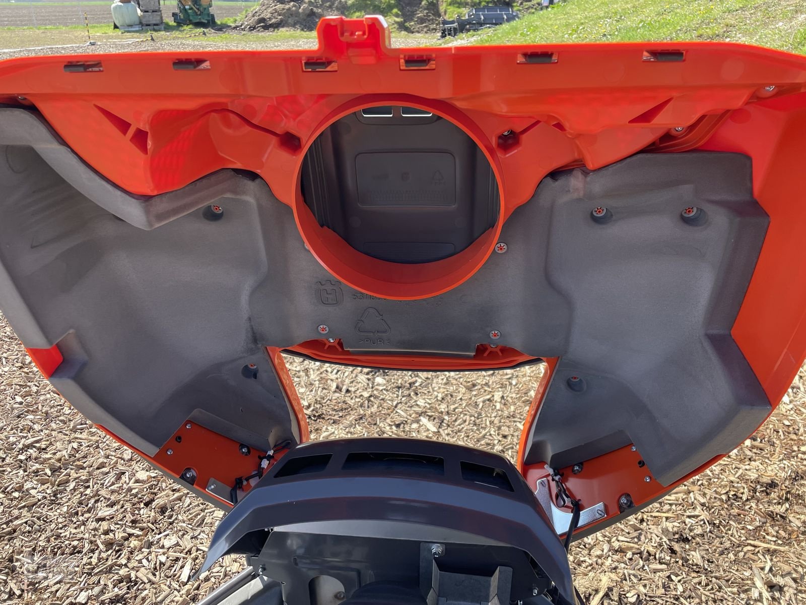 Rasentraktor des Typs Husqvarna Rider 316TsX AWD inkl. Mähdeck NEU, Neumaschine in Burgkirchen (Bild 9)