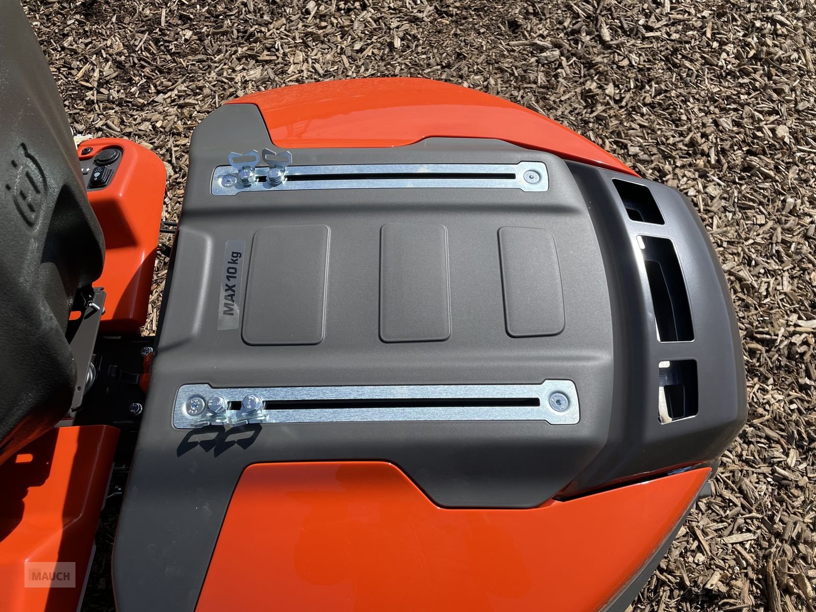 Rasentraktor des Typs Husqvarna Rider 316TsX AWD inkl. Mähdeck &Schneeschild NEU, Neumaschine in Burgkirchen (Bild 15)