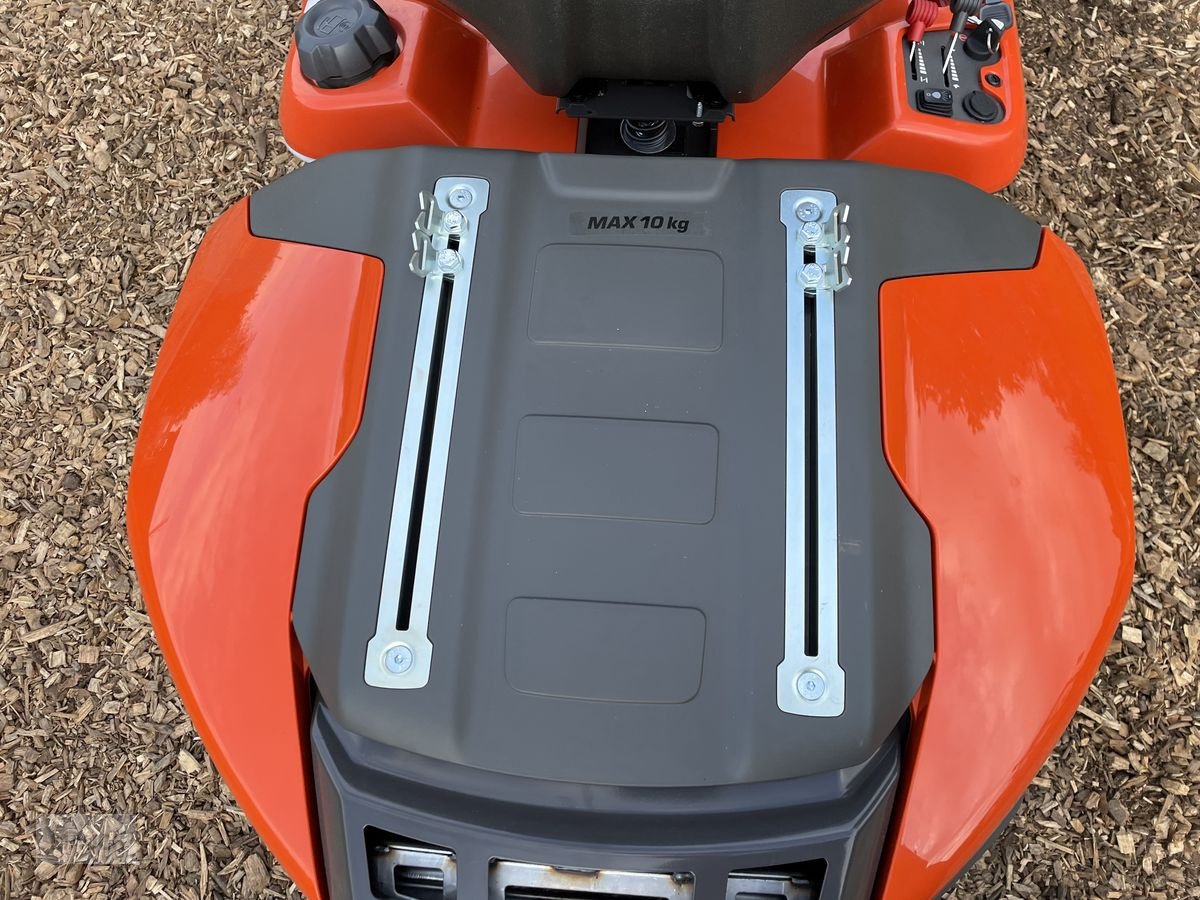 Rasentraktor des Typs Husqvarna Rider 316TsX AWD Optionale Winterausrüstung!!, Neumaschine in Burgkirchen (Bild 9)