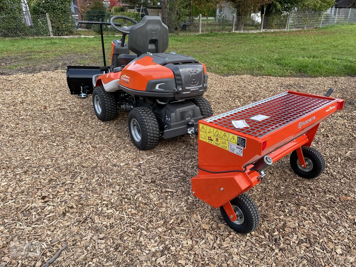 Rasentraktor des Typs Husqvarna Rider 316TsX AWD Optionale Winterausrüstung!!, Neumaschine in Burgkirchen (Bild 12)