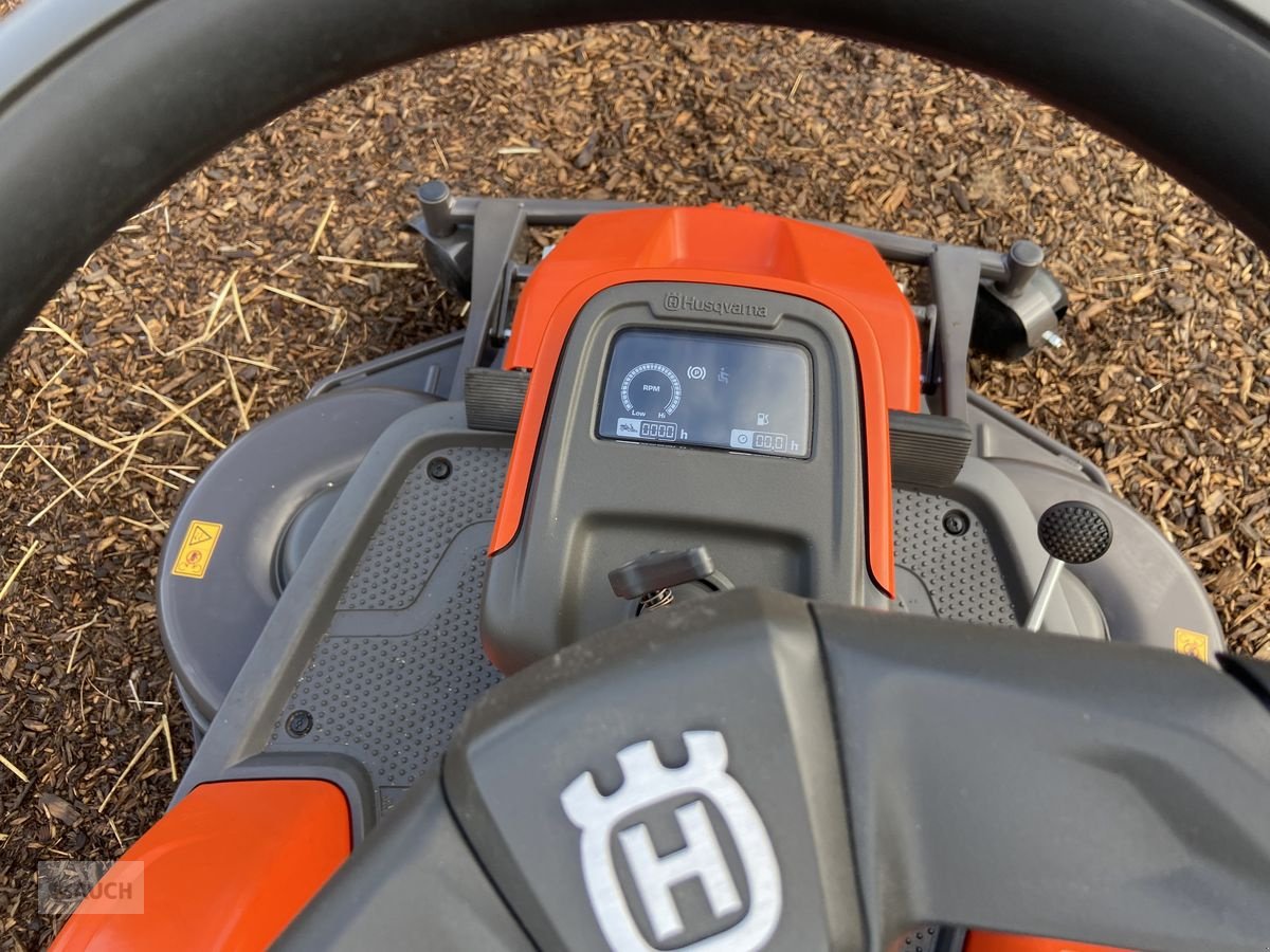 Rasentraktor des Typs Husqvarna Rider 320X AWD mit Mähdeck, Neumaschine in Burgkirchen (Bild 10)