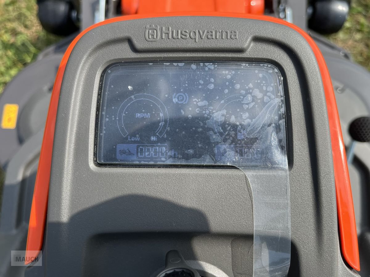 Rasentraktor typu Husqvarna Rider 418 TsX AWD mit Mähdeck 112cm, Neumaschine v Burgkirchen (Obrázek 7)