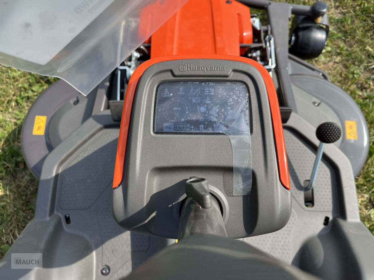 Rasentraktor des Typs Husqvarna Rider 418TsX AWD 112cm & Schneeschild kostenlos!, Neumaschine in Burgkirchen (Bild 8)