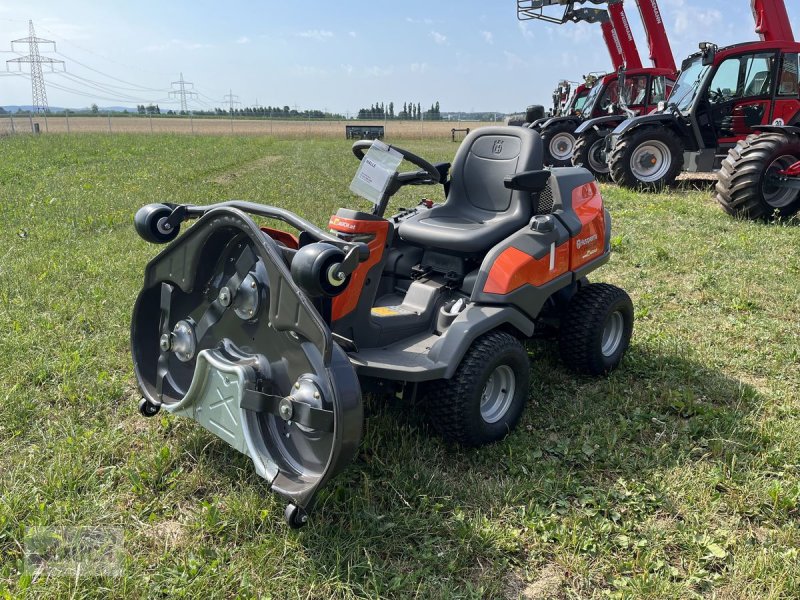 Rasentraktor del tipo Husqvarna Rider 418TsX AWD 112cm & Schneeschild kostenlos!, Neumaschine en Burgkirchen (Imagen 1)