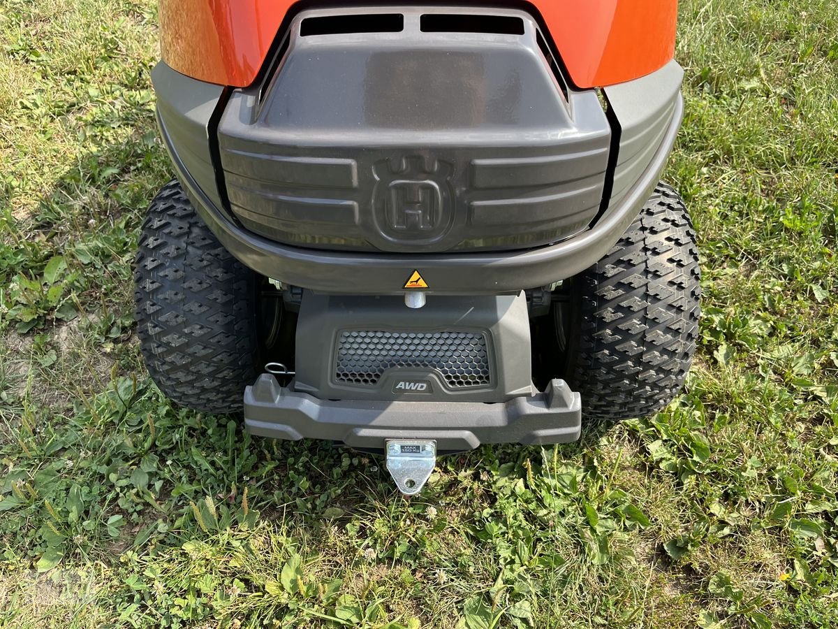 Rasentraktor des Typs Husqvarna Rider 418TsX AWD inkl. Mähdeck, Neumaschine in Burgkirchen (Bild 13)