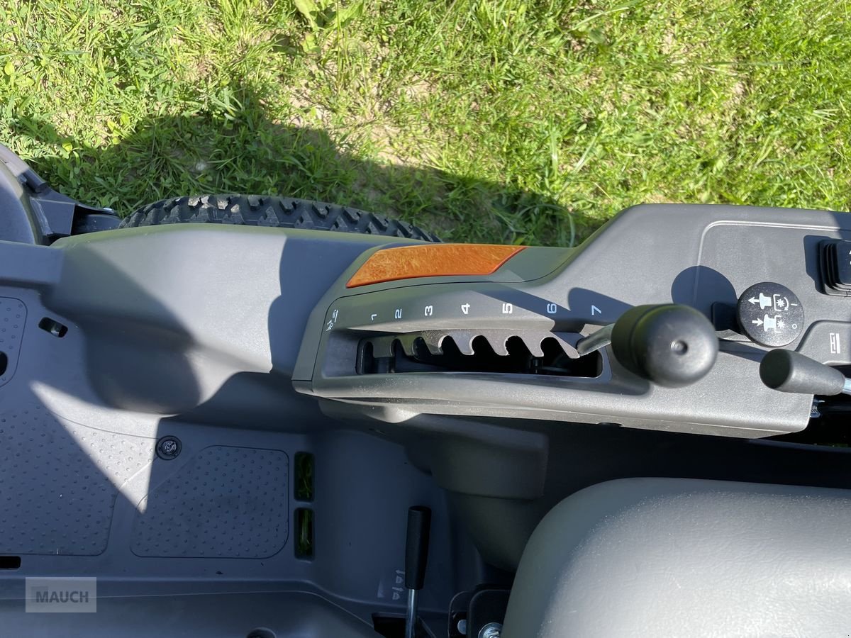 Rasentraktor des Typs Husqvarna Rider 420 TsX AWD NEUMASCHINE, Neumaschine in Burgkirchen (Bild 7)