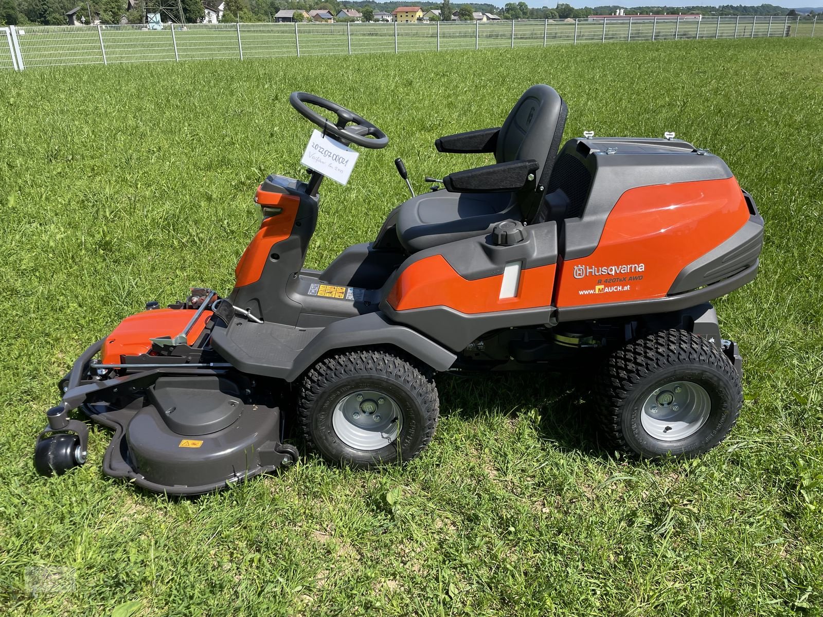 Rasentraktor typu Husqvarna Rider 420TsX AWD inkl. Mähdeck &Schneeschild NEU, Neumaschine v Burgkirchen (Obrázek 10)