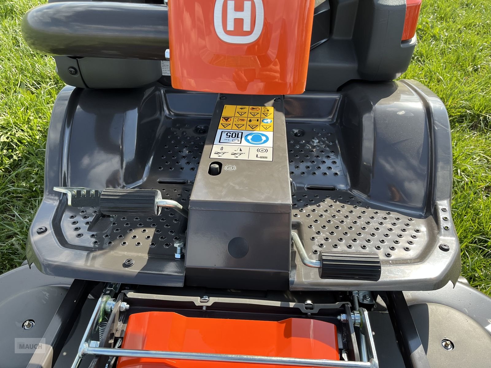 Rasentraktor des Typs Husqvarna Rider 524X EFI mit Mähdeck 1/3 Finanzierung, Neumaschine in Burgkirchen (Bild 15)