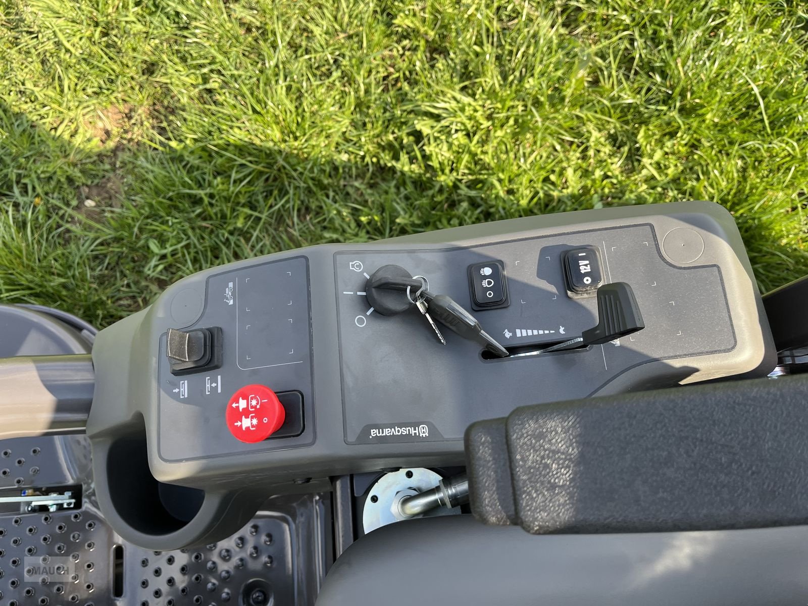 Rasentraktor des Typs Husqvarna Rider 524X EFI mit Mähdeck 1/3 Finanzierung, Neumaschine in Burgkirchen (Bild 11)