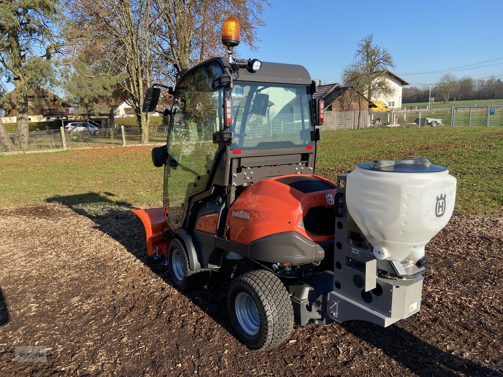 Rasentraktor des Typs Husqvarna Rider 525 DX Kabine Diesel NEU 1/3 Finanzierung, Neumaschine in Burgkirchen (Bild 9)