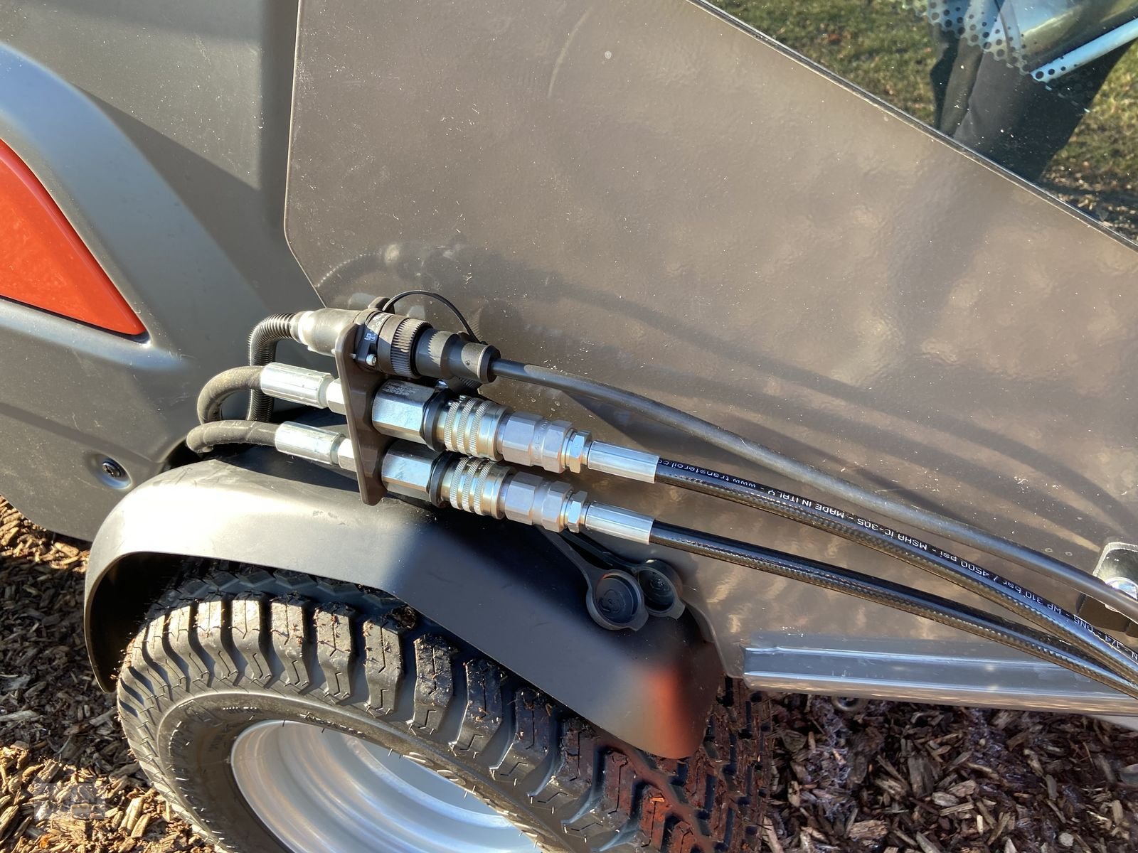 Rasentraktor des Typs Husqvarna Rider 525 DX Kabine Diesel NEU 1/3 Finanzierung, Neumaschine in Burgkirchen (Bild 11)