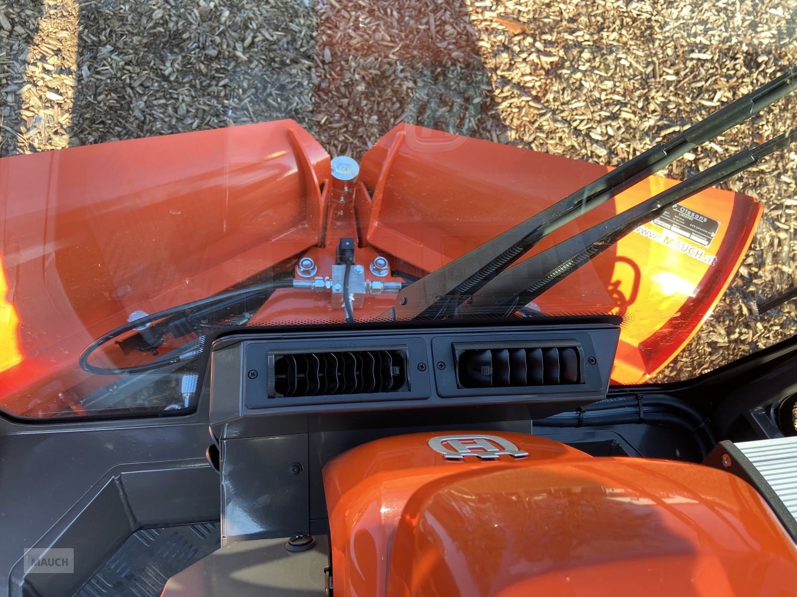 Rasentraktor des Typs Husqvarna Rider 525 DX Kabine Diesel NEU 1/3 Finanzierung, Neumaschine in Burgkirchen (Bild 4)