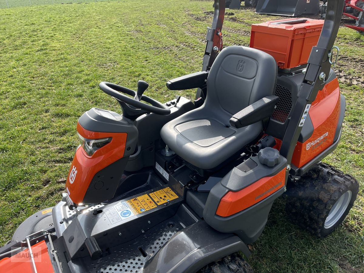 Rasentraktor des Typs Husqvarna Rider P 524 XR EFI AWD mit Funksteuerung, Neumaschine in Burgkirchen (Bild 16)