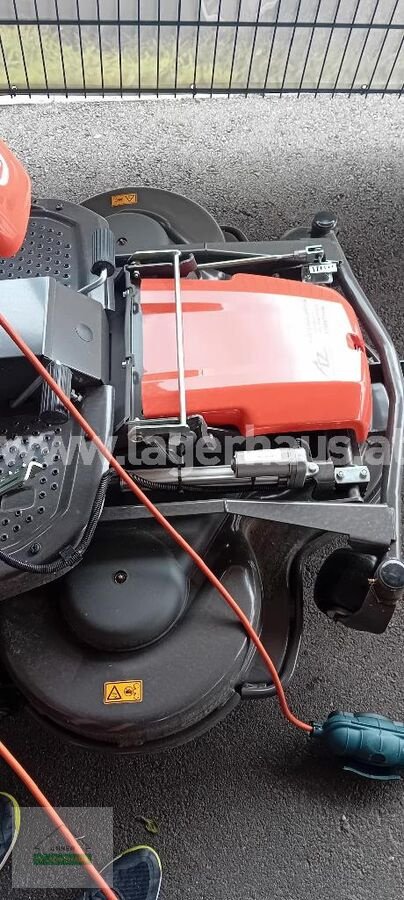 Rasentraktor des Typs Husqvarna RIDER P 524X EFI 122CM, Neumaschine in Wolfpassing (Bild 4)