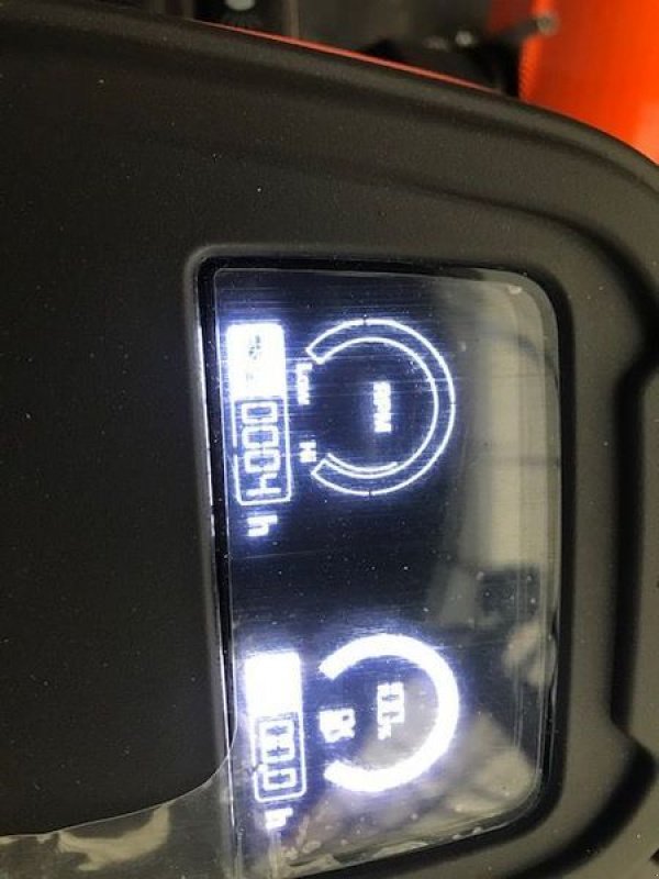 Rasentraktor des Typs Husqvarna Rider P525DX Kabine, Cyclonstreuer, 140cm Schild, Neumaschine in Tamsweg (Bild 16)