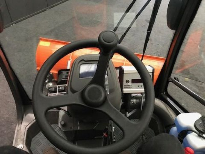 Rasentraktor des Typs Husqvarna Rider P525DX Kabine, Cyclonstreuer, 140cm Schild, Neumaschine in Tamsweg (Bild 14)