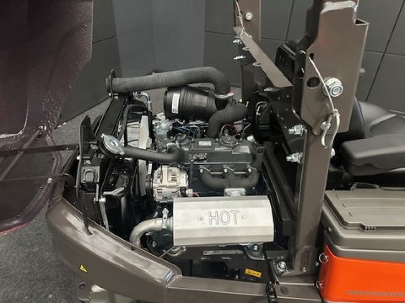 Rasentraktor van het type Husqvarna Rider P525DX mit 155Xcm Mähdeck, Diesel 24,21PS, Neumaschine in Tamsweg (Foto 13)