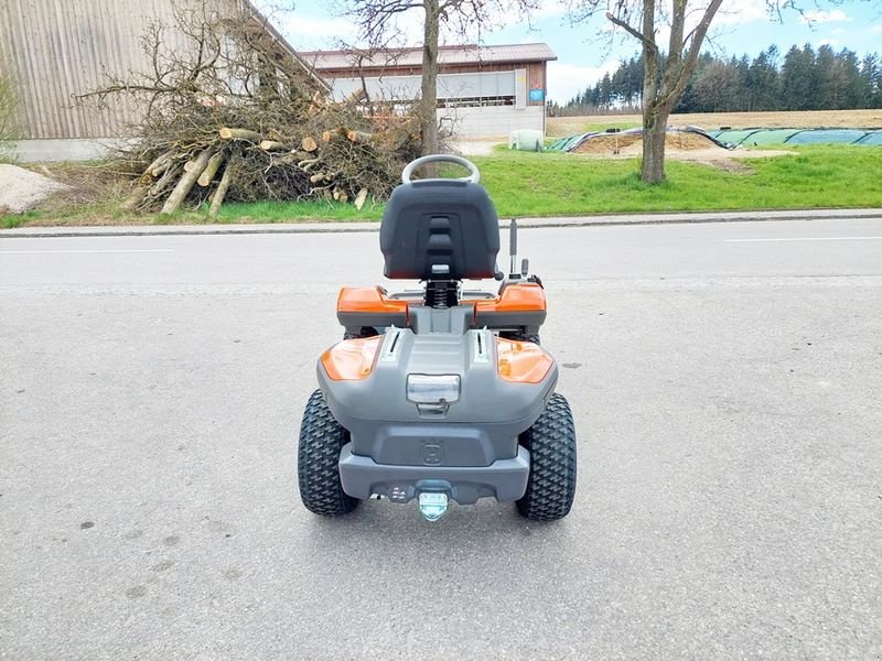 Rasentraktor от тип Husqvarna Rider R 200iX Akkumäher, Neumaschine в St. Marienkirchen (Снимка 8)