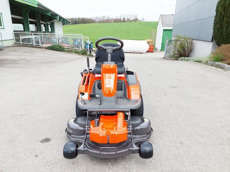 Rasentraktor от тип Husqvarna Rider R 200iX Akkumäher, Neumaschine в St. Marienkirchen (Снимка 2)