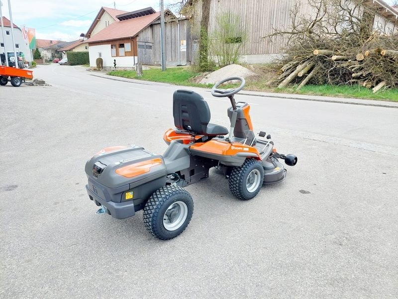 Rasentraktor des Typs Husqvarna Rider R 200iX AWD Akkumäher, Neumaschine in St. Marienkirchen (Bild 7)