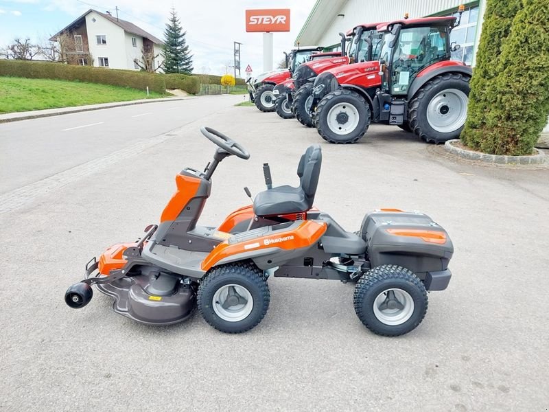 Rasentraktor des Typs Husqvarna Rider R 200iX AWD Akkumäher, Neumaschine in St. Marienkirchen (Bild 10)