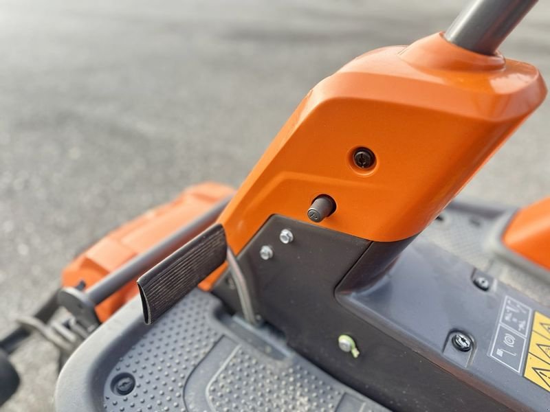 Rasentraktor типа Husqvarna Rider R 214C, Gebrauchtmaschine в St. Marienkirchen (Фотография 8)