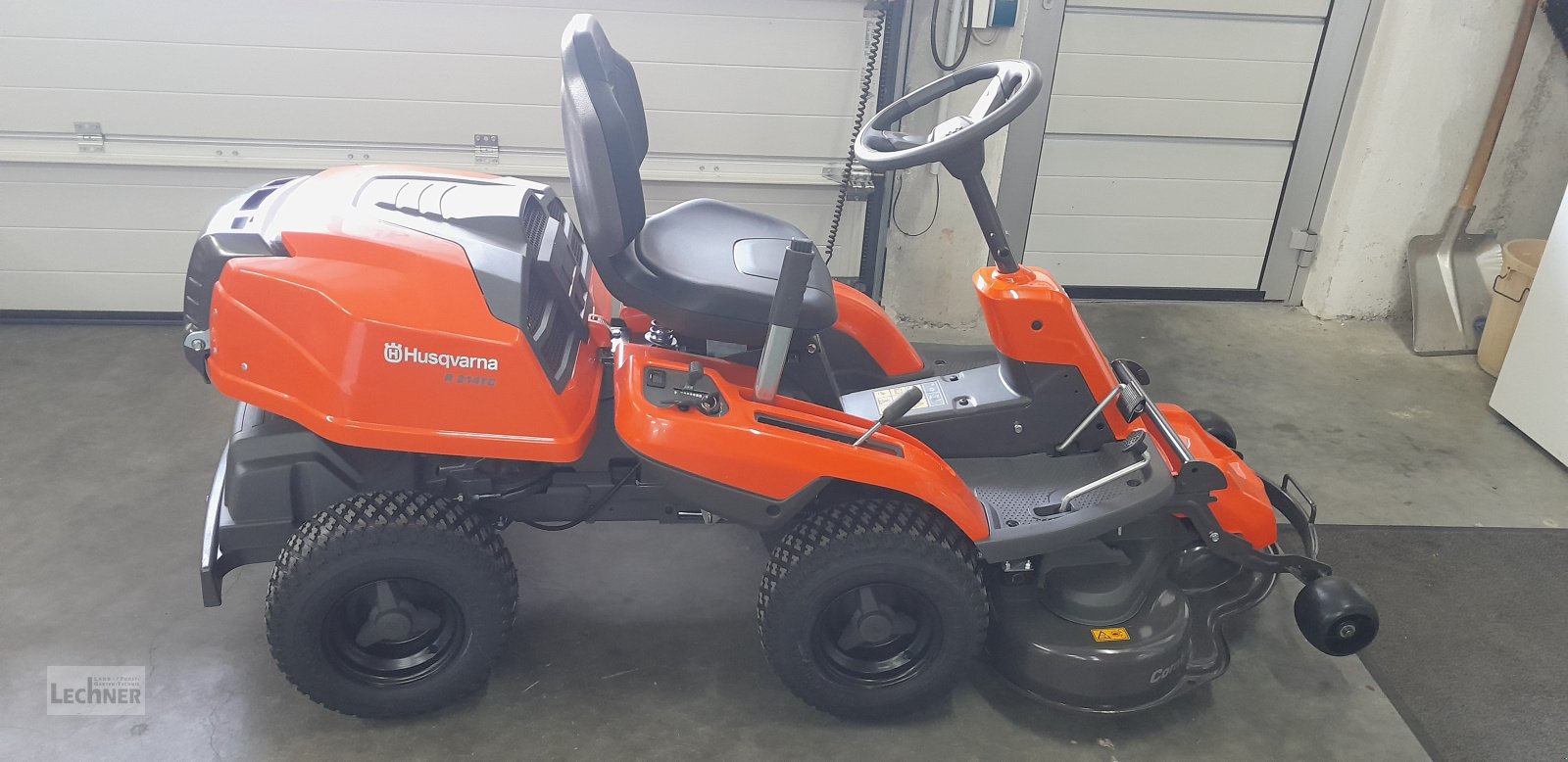 Rasentraktor typu Husqvarna Rider R 214TC Comfort Edition - R 214T + C94 - incl. Mähdeck Combi 94 - Neues Modell, Neumaschine v Bad Abbach-Dünzling (Obrázek 3)