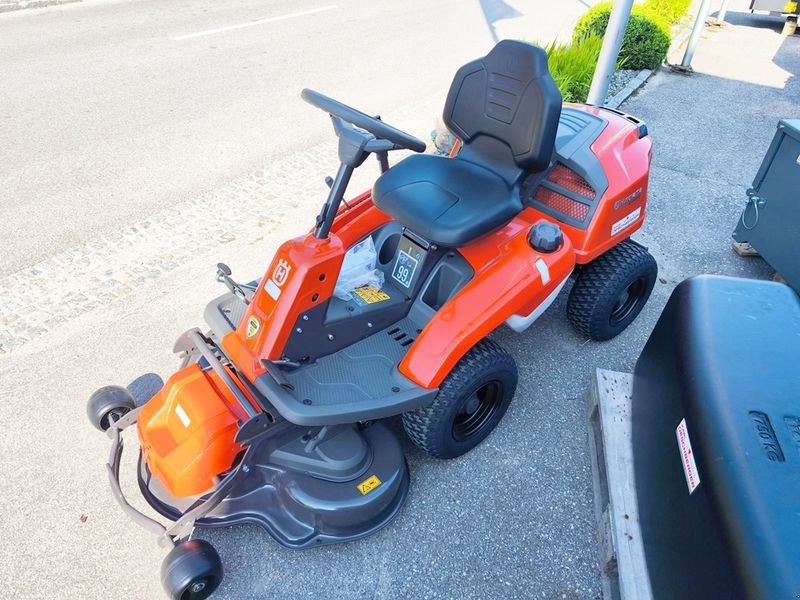 Rasentraktor des Typs Husqvarna Rider R 214TC Comfort Edition, Neumaschine in St. Marienkirchen (Bild 1)