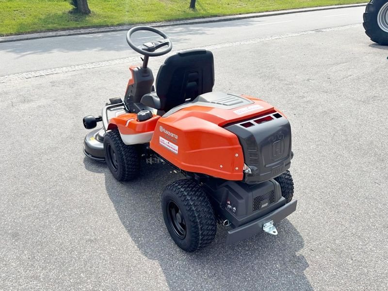 Rasentraktor des Typs Husqvarna Rider R 216TC AWD Limited Edition, Neumaschine in St. Marienkirchen (Bild 7)