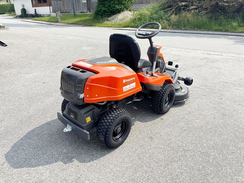 Rasentraktor des Typs Husqvarna Rider R 216TC AWD Limited Edition, Neumaschine in St. Marienkirchen (Bild 5)