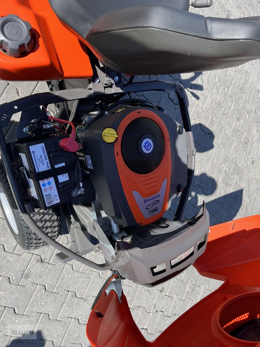 Rasentraktor typu Husqvarna Rider R 320X AWD mit 55h, Gebrauchtmaschine v Burgkirchen (Obrázek 13)