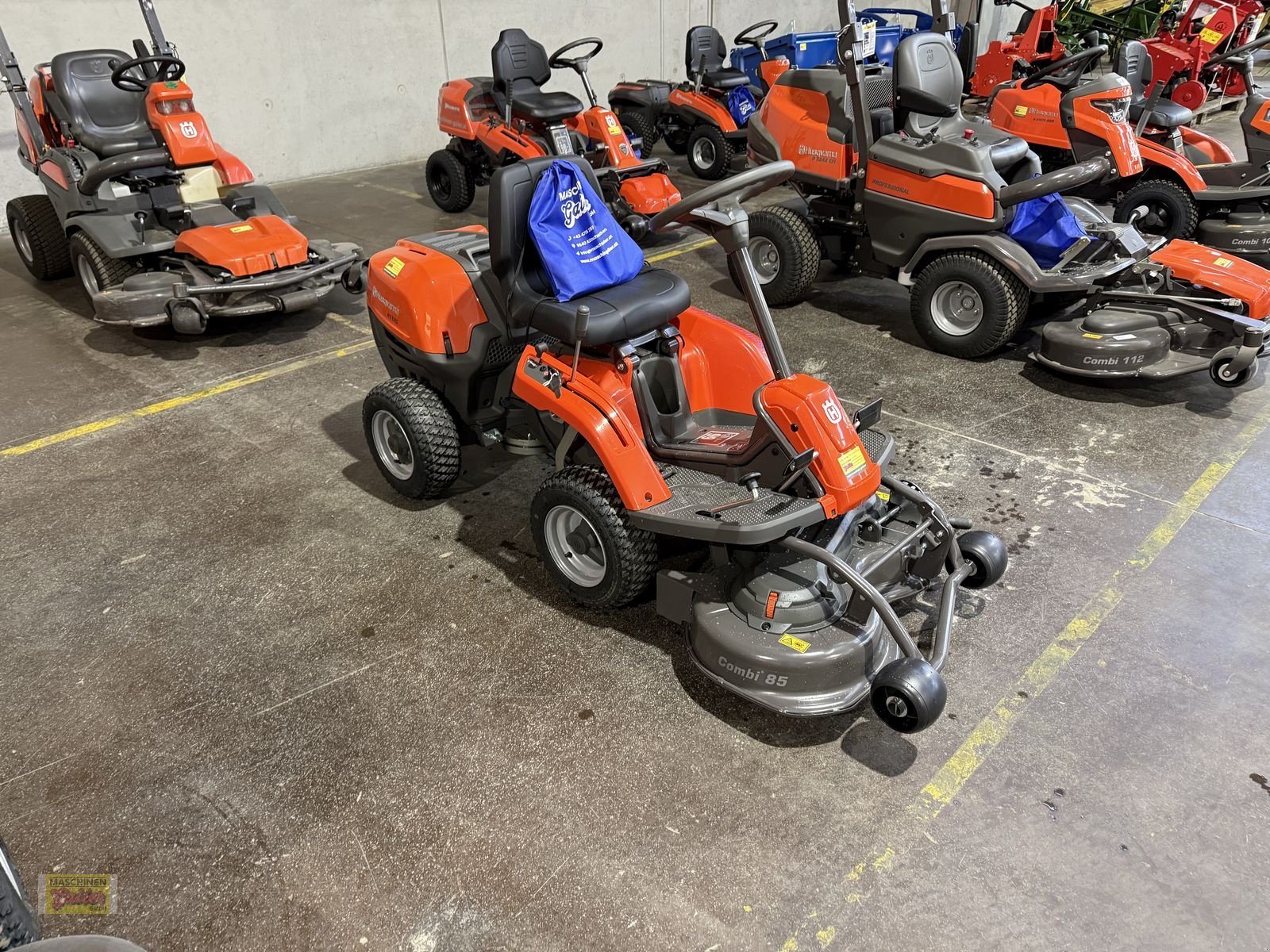 Rasentraktor des Typs Husqvarna Rider R112 C, Neumaschine in Kötschach (Bild 1)