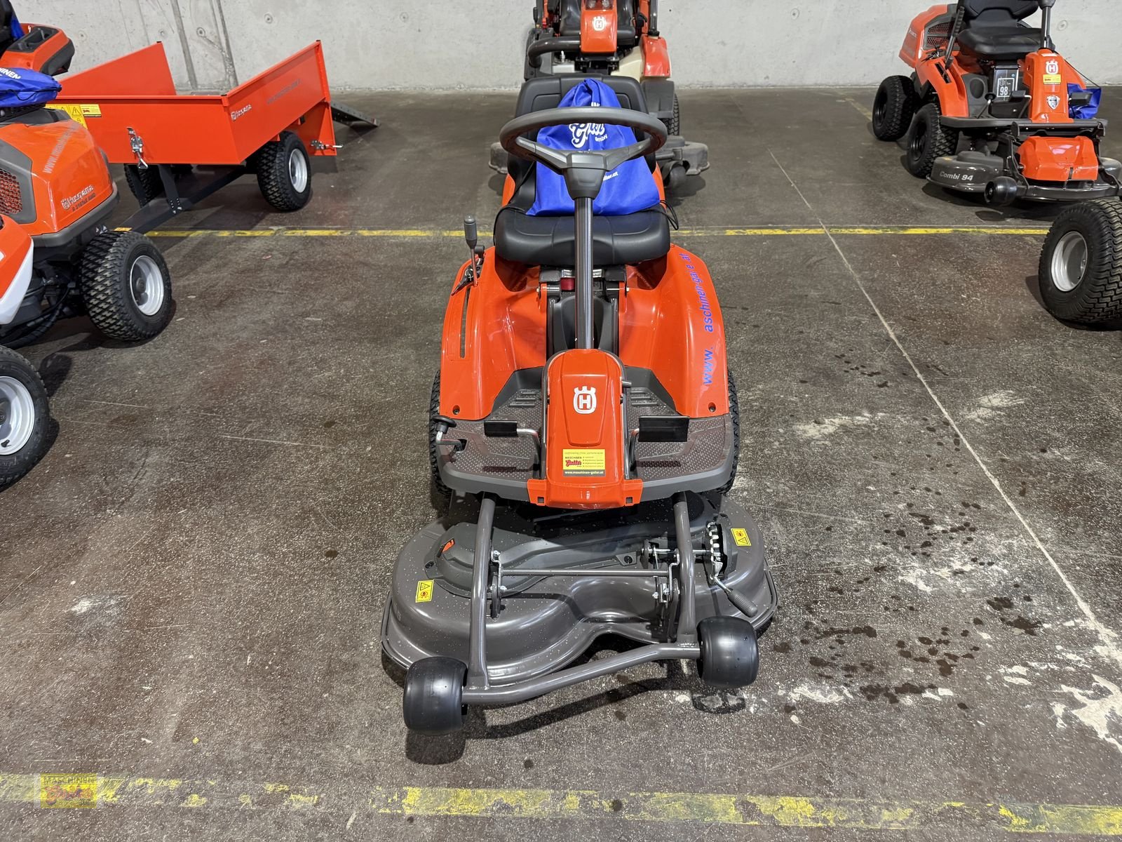 Rasentraktor des Typs Husqvarna Rider R112 C, Neumaschine in Kötschach (Bild 9)