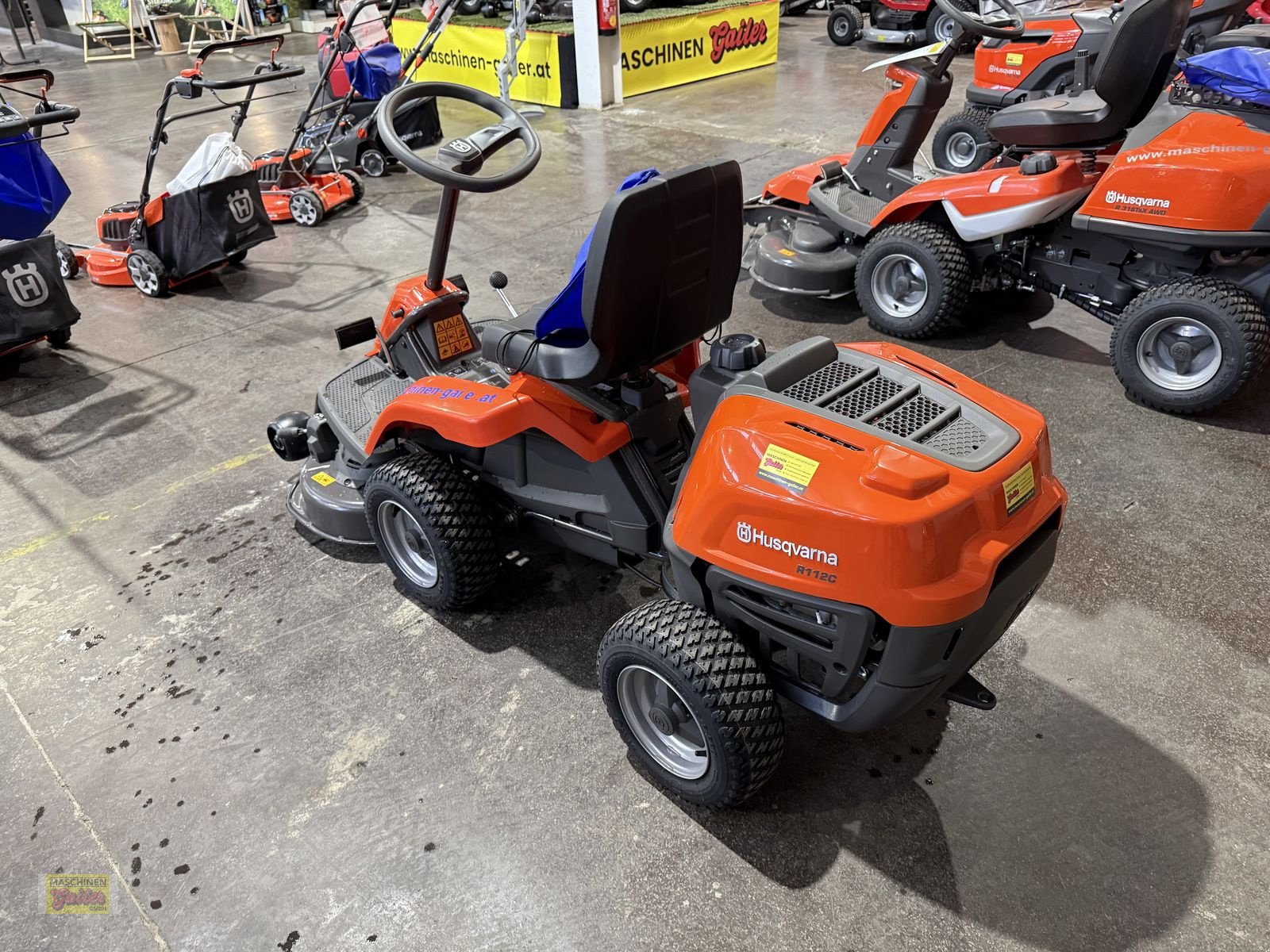 Rasentraktor des Typs Husqvarna Rider R112 C, Neumaschine in Kötschach (Bild 11)