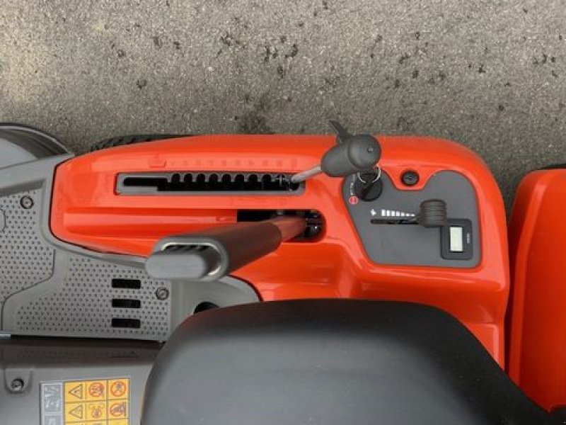 Rasentraktor typu Husqvarna Rider R214TC Comfort Edition inkl. 94cm Mähdeck, Neumaschine w Göpfritz (Zdjęcie 3)