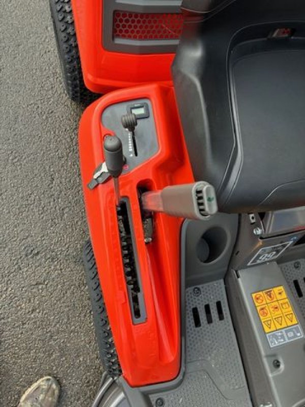 Rasentraktor typu Husqvarna Rider R216TC AWD inkl. Combi 103cm, Vorführmasch, Gebrauchtmaschine v Göpfritz (Obrázek 5)