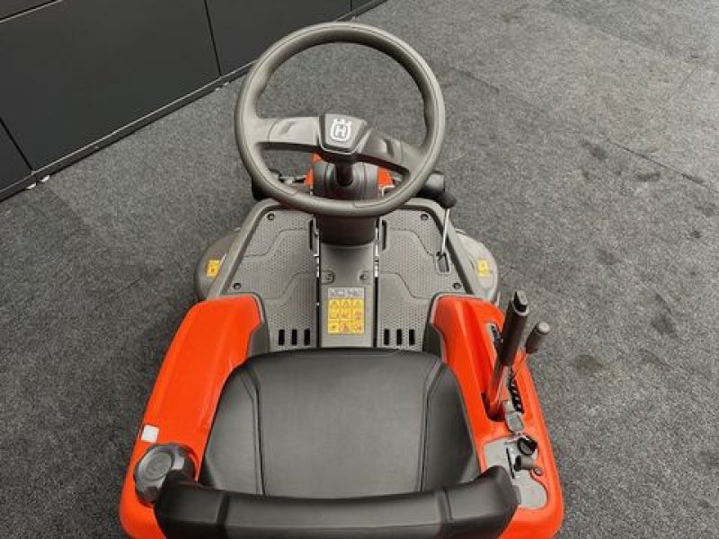 Rasentraktor des Typs Husqvarna Rider R216TC AWD mit 103cm Mähdeck 16PS, Neumaschine in Tamsweg (Bild 9)