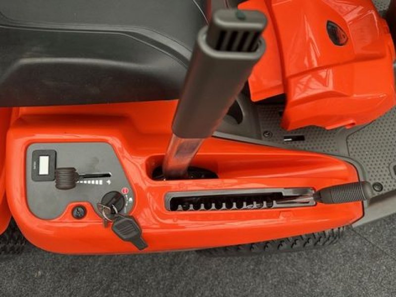 Rasentraktor des Typs Husqvarna Rider R216TC AWD mit 103cm Mähdeck 16PS, Neumaschine in Tamsweg (Bild 14)