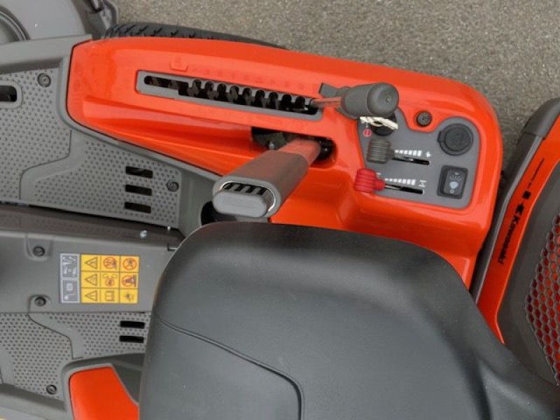 Rasentraktor des Typs Husqvarna Rider R316TsX AWD inkl. Mähdeck 112cm, Neumaschine in Göpfritz (Bild 3)