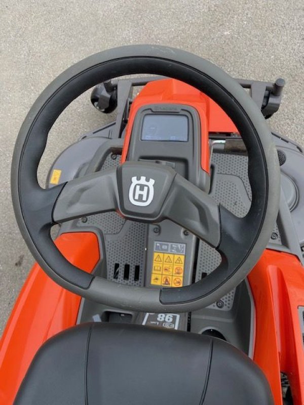 Rasentraktor des Typs Husqvarna Rider R316TX AWD inkl. Mähdeck 112cm, Neumaschine in Göpfritz (Bild 5)