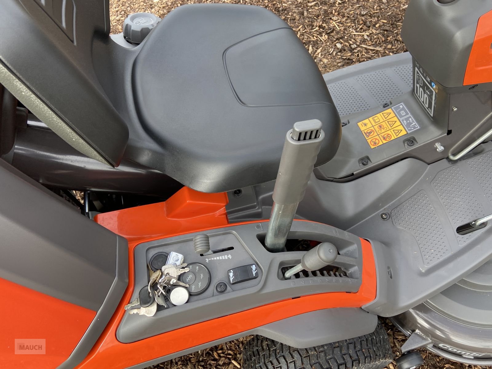 Rasentraktor des Typs Husqvarna Rider RC 320TS AWD 112cm Mähdeck NEU, Neumaschine in Burgkirchen (Bild 12)