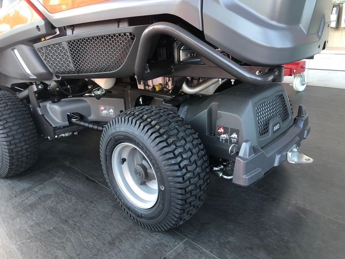 Rasentraktor des Typs Husqvarna Rider RC 320Ts AWD Aufsitzmäher, Neumaschine in St. Marienkirchen (Bild 7)