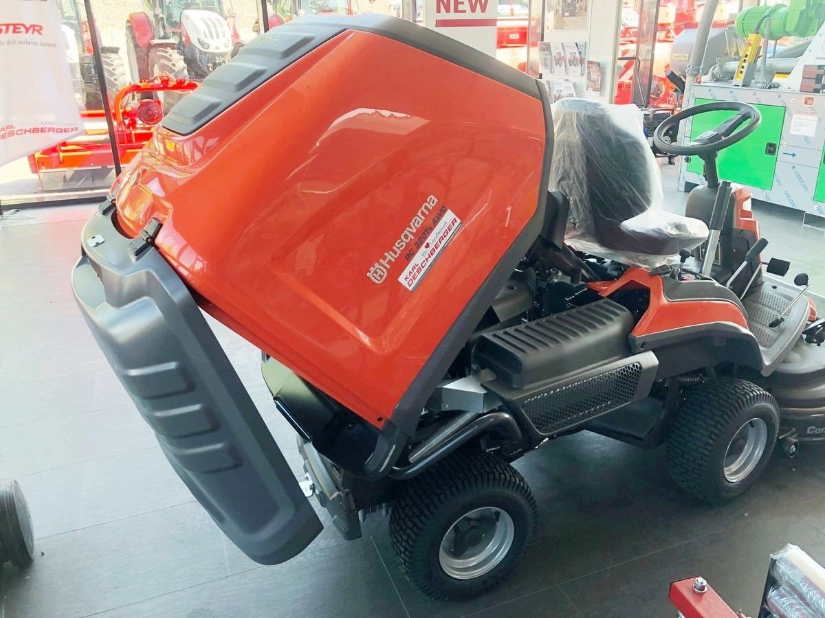 Rasentraktor des Typs Husqvarna Rider RC 320Ts AWD Aufsitzmäher, Neumaschine in St. Marienkirchen (Bild 9)