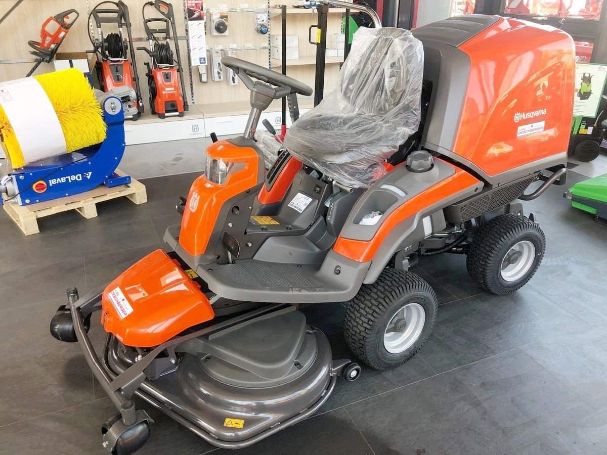 Rasentraktor des Typs Husqvarna Rider RC 320Ts AWD Aufsitzmäher, Neumaschine in St. Marienkirchen (Bild 1)