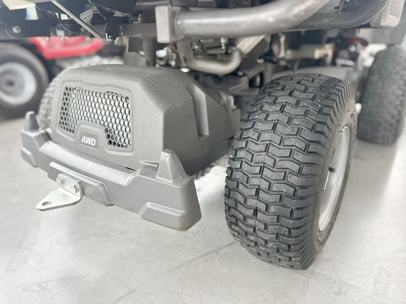 Rasentraktor des Typs Husqvarna Rider RC 320Ts AWD, Gebrauchtmaschine in St. Marienkirchen (Bild 8)