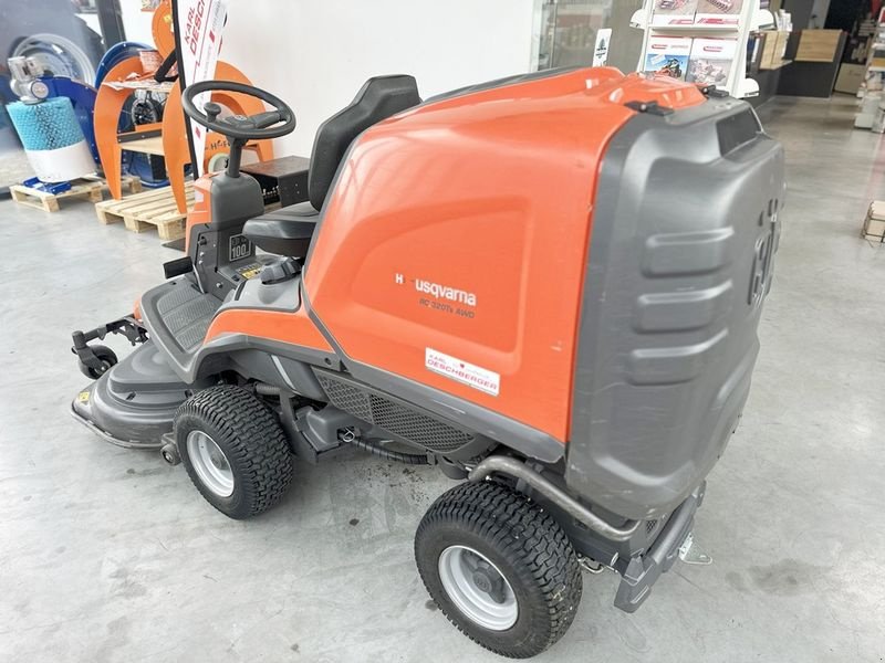 Rasentraktor des Typs Husqvarna Rider RC 320Ts AWD, Gebrauchtmaschine in St. Marienkirchen (Bild 4)