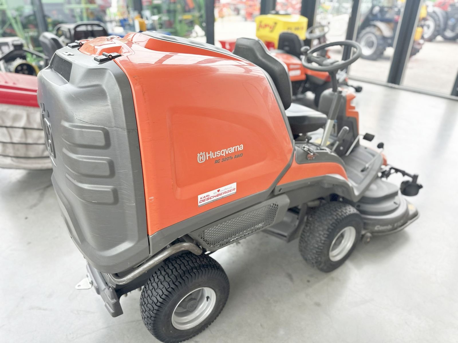 Rasentraktor des Typs Husqvarna Rider RC 320Ts AWD, Gebrauchtmaschine in St. Marienkirchen (Bild 3)