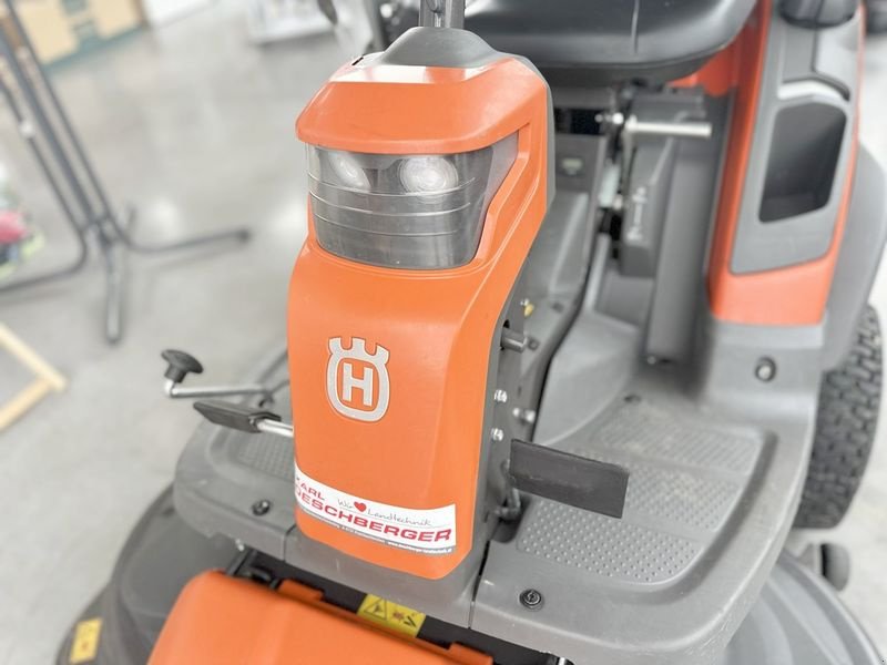 Rasentraktor des Typs Husqvarna Rider RC 320Ts AWD, Gebrauchtmaschine in St. Marienkirchen (Bild 7)