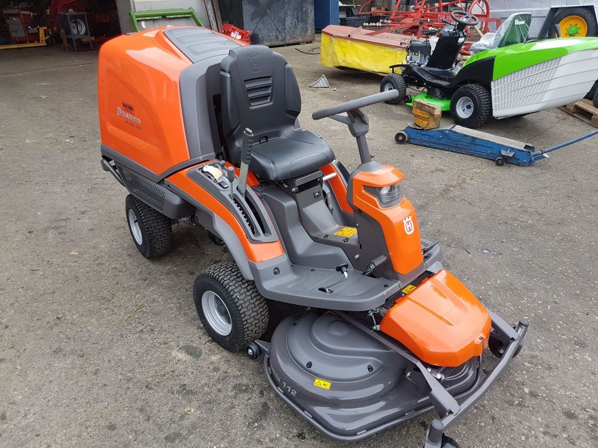 Rasentraktor des Typs Husqvarna Rider RC320 AWD, Neumaschine in Hopfgarten (Bild 3)