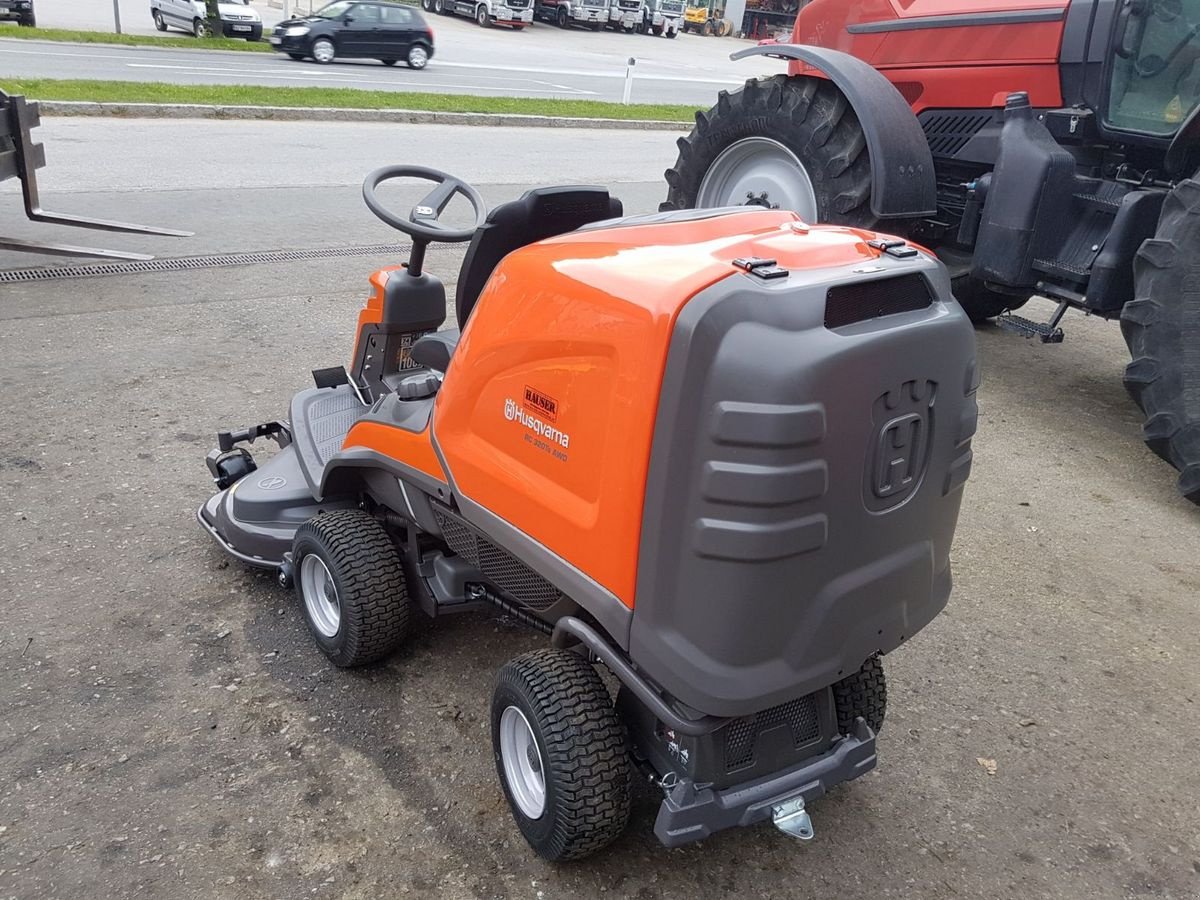 Rasentraktor des Typs Husqvarna Rider RC320 AWD, Neumaschine in Hopfgarten (Bild 2)